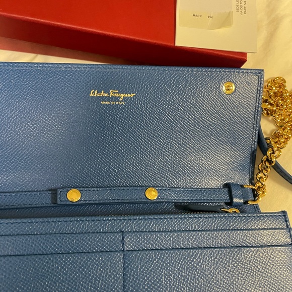 ♦️SOLD♦️Ferragamo wallet on chain authentic 100% - Picture 5 of 8